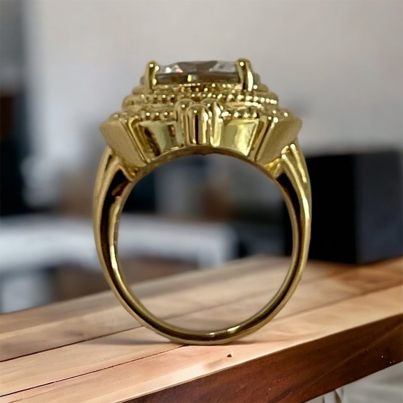 Beautiful Ring - Picture 4 of 10